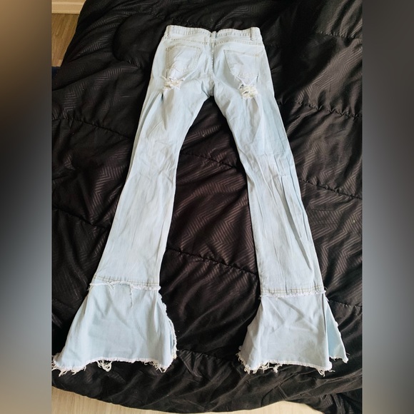 Ripped flare out jeans - Picture 2 of 7